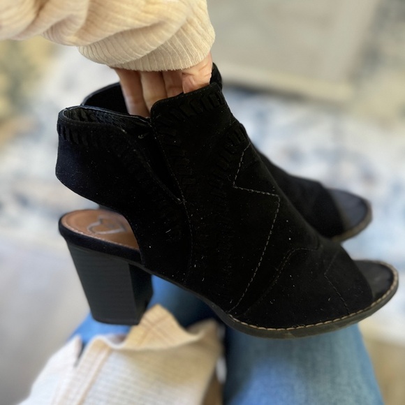 Black, open toe bootie size 7.5 by Madeline - Picture 2 of 6